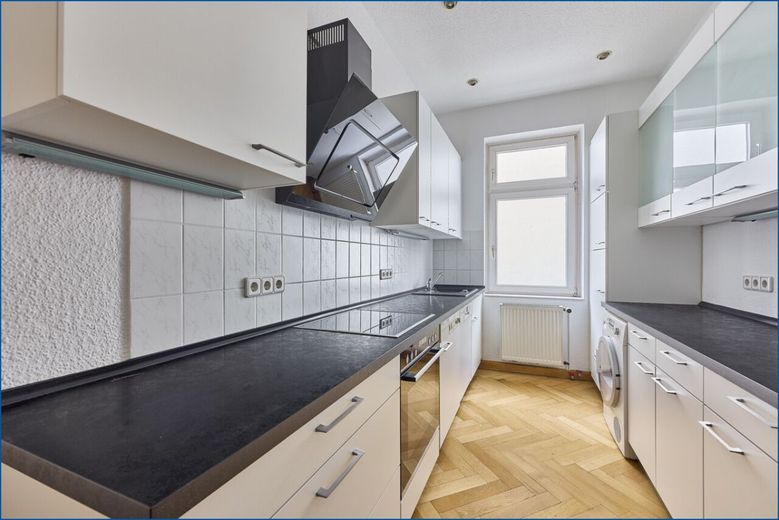 ** Stilvolle Altbauwohnung ** aus Gründerzeit ** mit Charme &amp; Ruhe in Sachsenhausen-Nord – Küche
