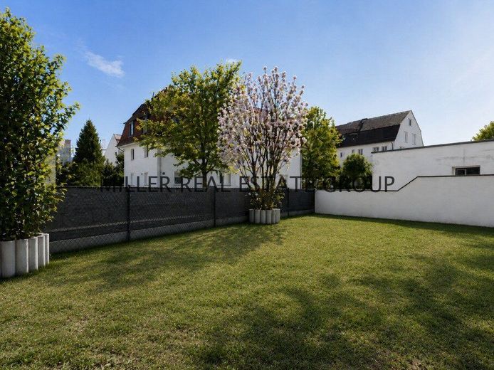 Exklusive Gartenwohnung in Ingolstadt mit Hauscharakter, großer Terrasse, Garage, zwei Stellplätzen &amp; zusätzlichem Apartment-Bereich im Untergeschoss! – Außenansicht