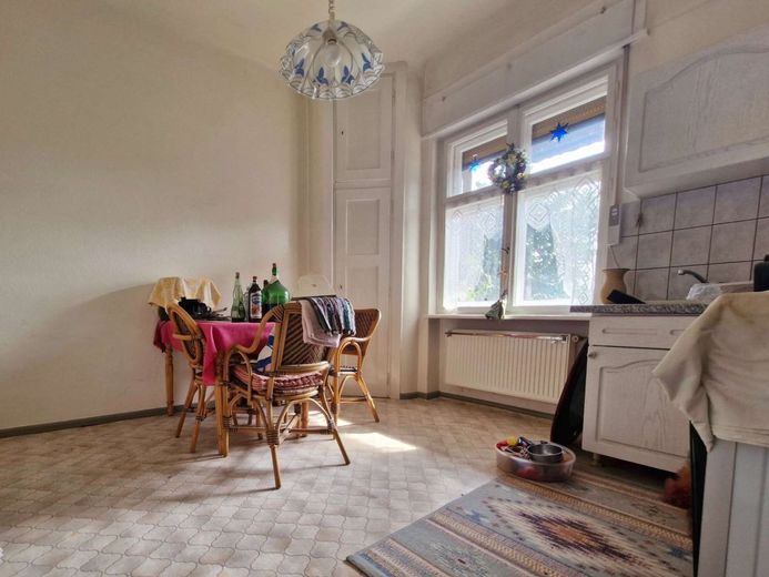 Stilvolle Landhausvilla - Wohnen mit Seele – gut geschnittene Küche EG