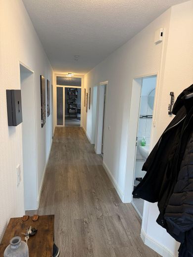 Wohnung mit 70m² Terrasse – Flur