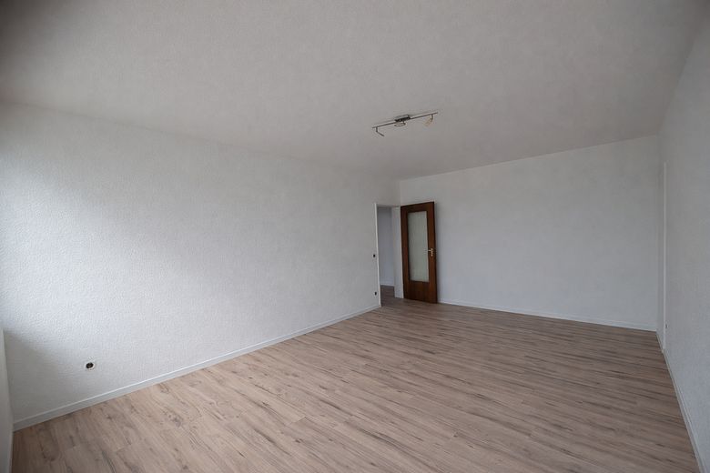 4-pokojowe mieszkanie na najwyższym piętrze, garaż podziemny, 2 windy, WC dla gości, loggia z dalekim widokiem – Foto 9