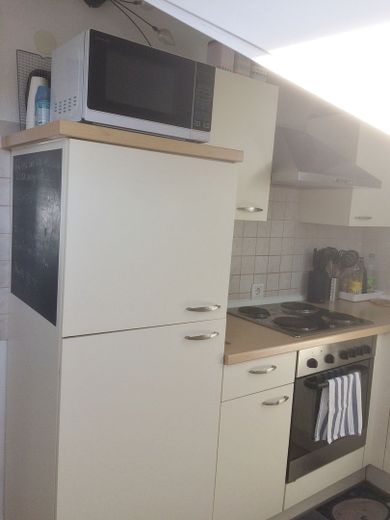 Dicht bij de stad, maar toch midden in het groen: lichte, rustige 3-kamerwoning – Küche