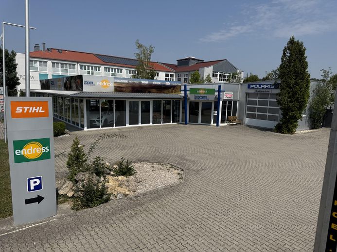 Werkstatt Ausstellung Lager mit exklusivem Betriebsleiter Wohnhaus – Zufahrt von der Raiffeisenstr.