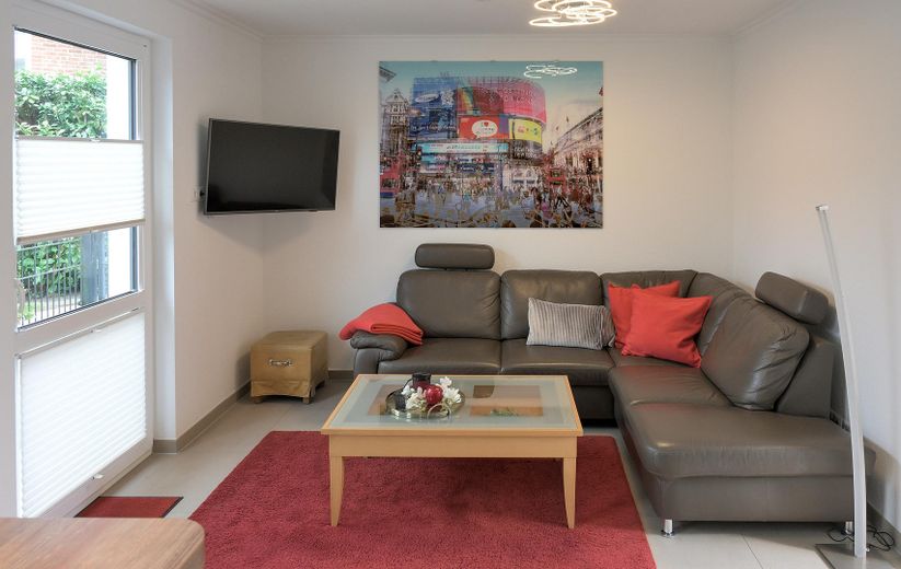 Kleines und modernes Häuschen für Single oder Pendler – Wohnzimmer