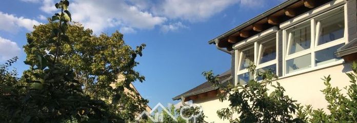 Moderna casa unifamiliare con giardino, molto spazio e collegamenti perfetti