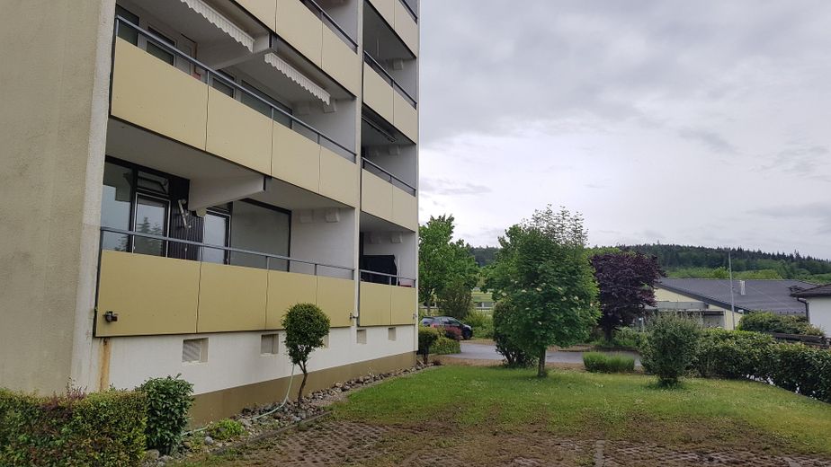 3-Zimmerwohnung am Bodensee mit Küche, Balkonen und Schwimmbad – Balkon