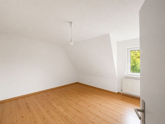 Familientraum mit Paradiesgarten - Schnuckeliges Haus - 5 Zimmer, Terrasse, Doppelgarage, Bestlage! – Kinderzimmer 2 OG