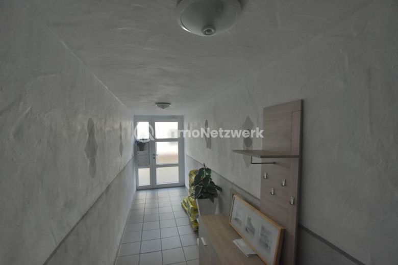 TOP***Im Zentrum von Kerpen junges 4 Familienhaus mit 4 Garagen Baujahr 1993***NEU – Flur