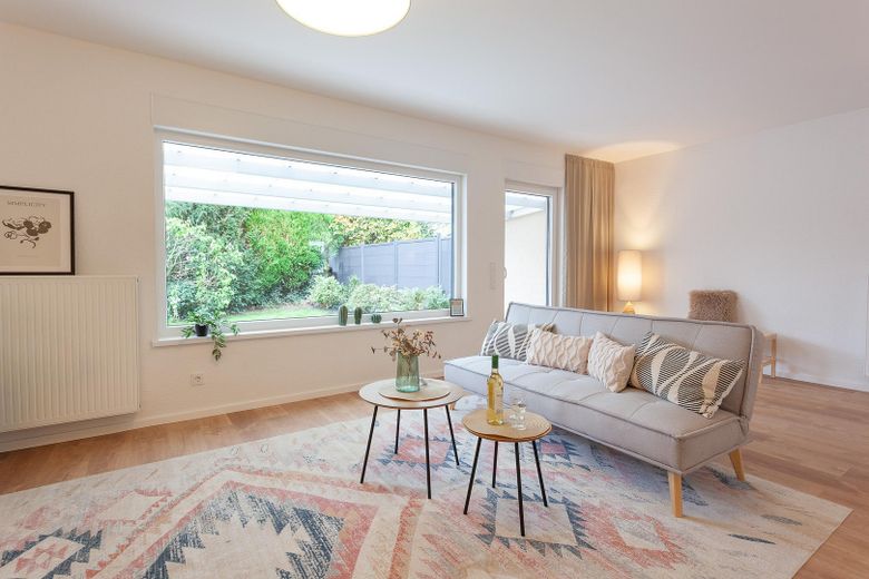 Wohnzimmer mit Gartenblick