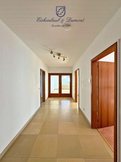 Großzügige 4 ZKB Wohnung mit Balkon &amp; Stellplatz in Dudweiler-Süd – Diele OG
