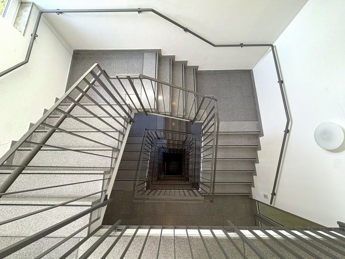 Barrierefreie Dachgeschosswohnung mit großer Sonnenterrasse (provisionsfrei!) – Treppenhaus