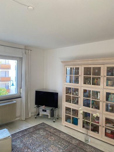 Lichtdurchflutete 4-Zimmer-Wohnung im Herzen vom Paulusviertel – Wohnzimmer
