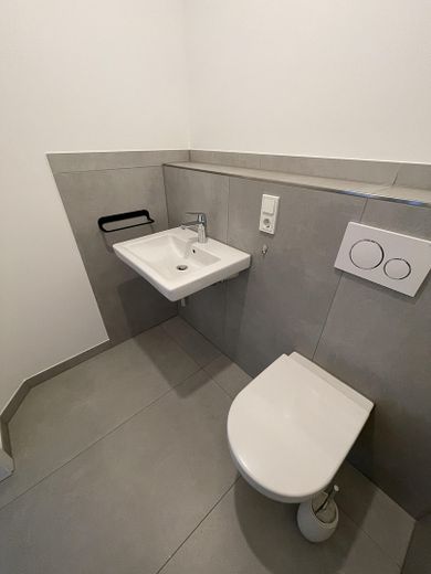 ruhig gelegene Neubauwohnung mit Südterasse – Gäste-WC