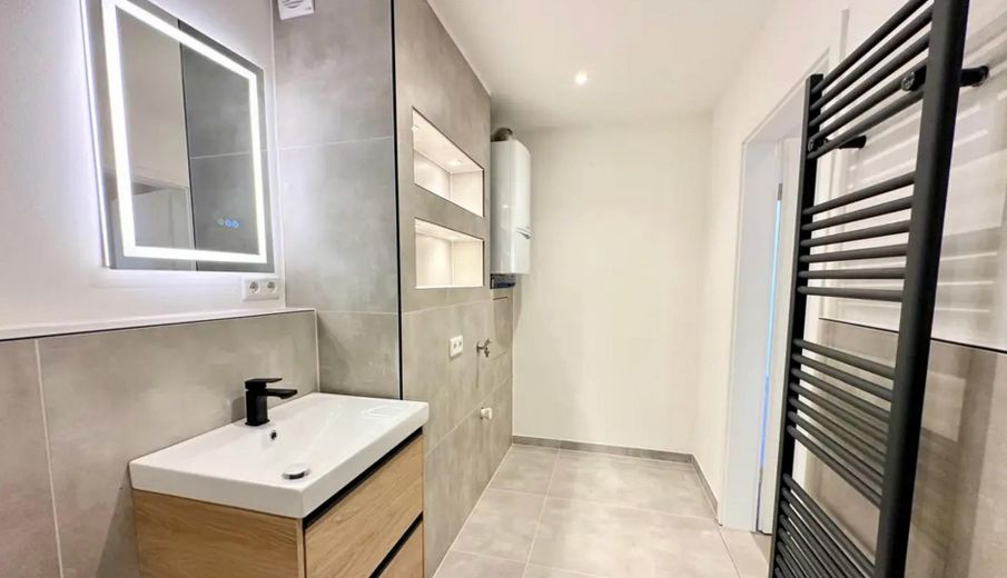 provisionsfrei: sanierte 2 Zimmer Wohnung in Düsseldorf Derendorf – Bad