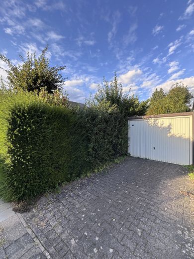 منزل عائلي منفصل مع حديقة رائعة في موقع جيد – Garage hinten