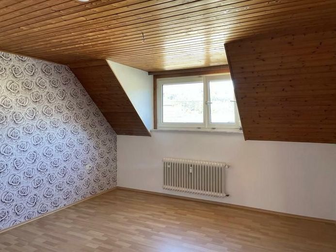 Wittlich-Gladbach -- 4 Zimmer DG-Wohnung (ca. 96 m²) zur grosszügigen Entfaltung -- – 9b Zimmer 3