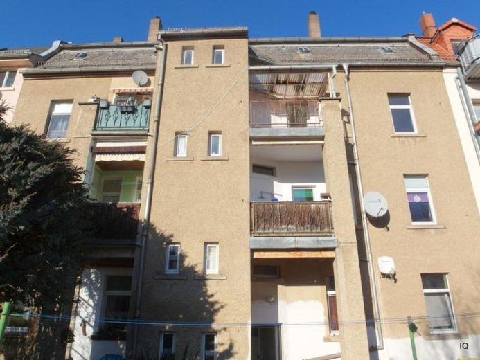 Ab sofort zu haben: Preiswerte 2-Zimmer-Wohnung mit kleinem Balkon (Gartenseite) und Laminatboden – Foto 1