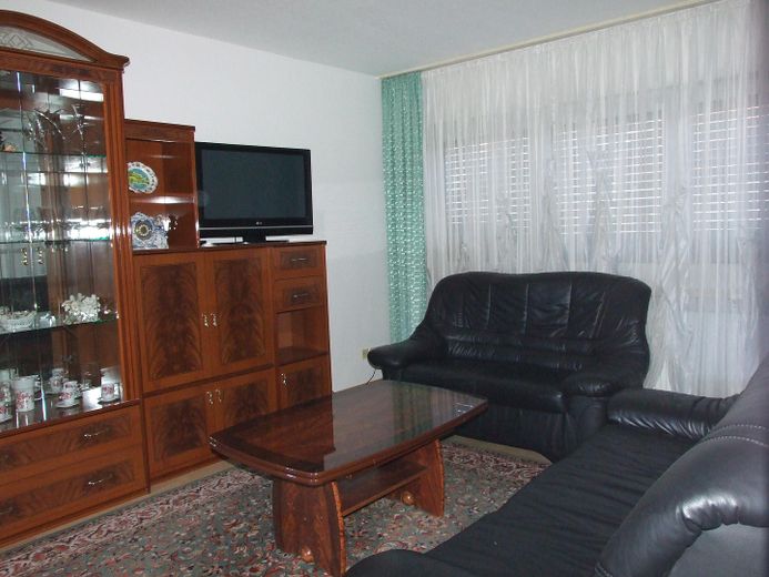 Schöne möblierte Wohnung zentrale Lage von Privat – Wohnzimmer