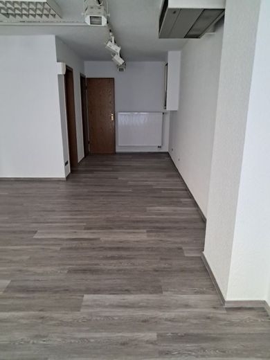 Barrierefreies Ladenlokal/Ausstellungsraum in der Innenstadt von Holzminden zu vermieten – 20230809_170328
