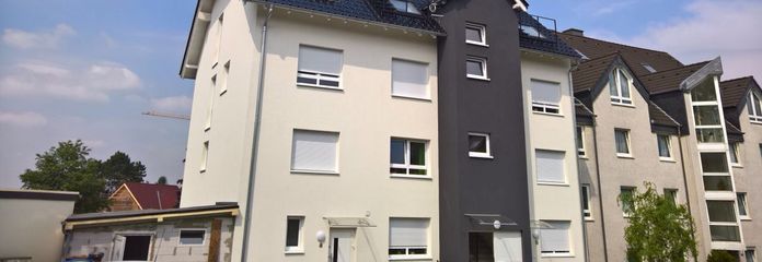 Appartamento di 3 locali senza commissioni a SG-Wald con balcone! – Hausfront