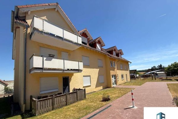 Apartamento de 3 habitaciones con balcón orientado al sur, 89 m² de superficie habitable, cocina equipada - incluye 2 plazas de aparcamiento y trastero