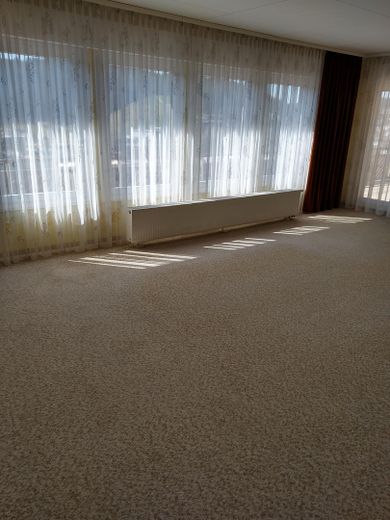 Vielseitig nutzbares Zweifamilienhaus mit unverbaubarer Aussicht – Wohnzimmer Obergeschoß