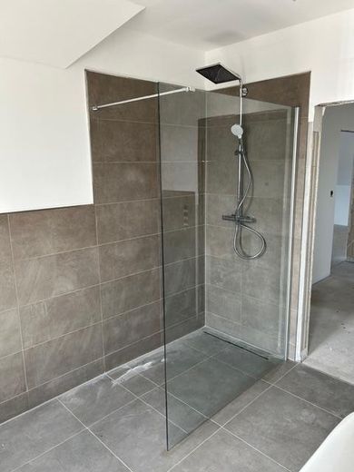 Oberwohnung mit Sommerlichen-Hitzeschutz in Harkebrügge zu vermieten, mit Einbauküche ! – Bad