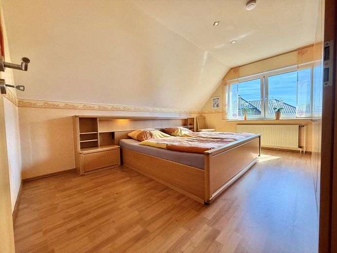 Familienglück in Gescher: Modernisiertes Einfamilienhaus in ruhiger Lage – Elternschlafzimmer 2 / 5