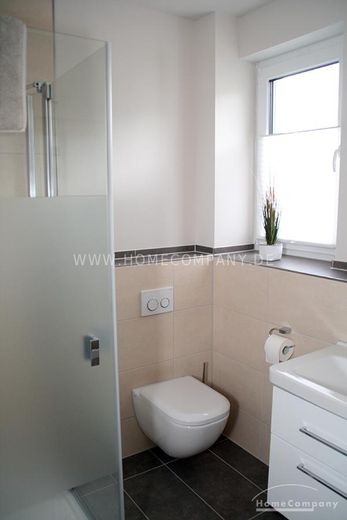 Helle Erdgeschoss-Wohnung „Pellenzblick“ in einem modernen und komfortablen Mehrfamilienhaus in Nickenich bei Andernach! – 7ee9b2a08a6d4f3a19e384dd7e84db0c527a41ea.jpg