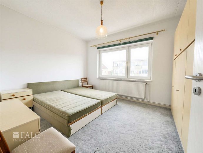 Vahrenwald- piso de 3 habitaciones con balcón en el 3er piso con bonita vista (sin ascensor) – Schlafzimmer- aktuell
