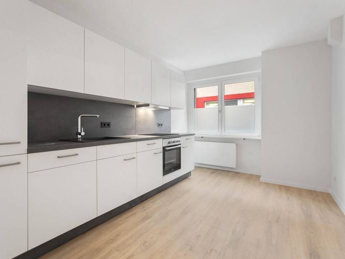 Vollständig renovierte 3-Zi.-Erdgeschosswohnung mit moderner Einbauküche! – Ansicht I: Küche
