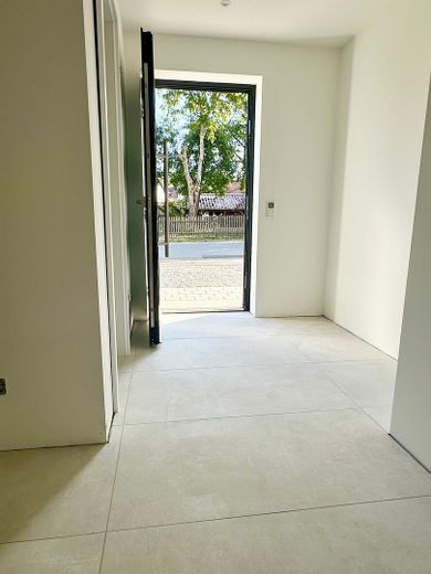 Aktionspreis! 99 % bezugsbereit – Mittelhaus in Teugn  - 100.000 € KfW-Förderung – Eingang