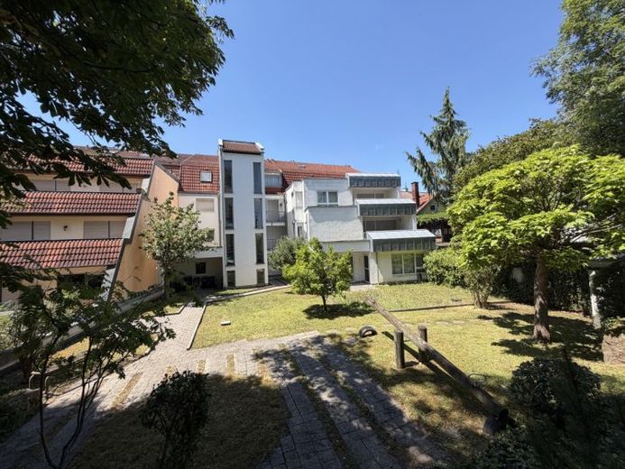 3,5 Zimmer DG-Maisonettenwohnung - zentrumsnah und vielfältig – फोटो 1