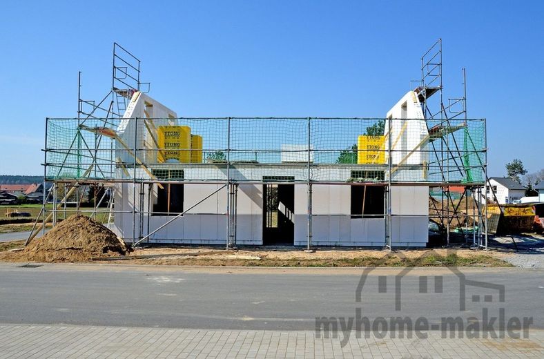 Die Stadtvilla mit Keller in idyllischer Siedlungslage in Stein optional auch ohne Keller – construction-site-6213733_1280