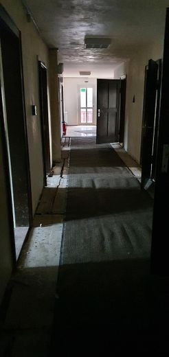Grande proprietà con tre edifici in posizione privilegiata su un terreno boschivo di 33.600 m² – Foto 20