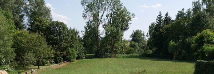 Blick von der Straße auf das G
