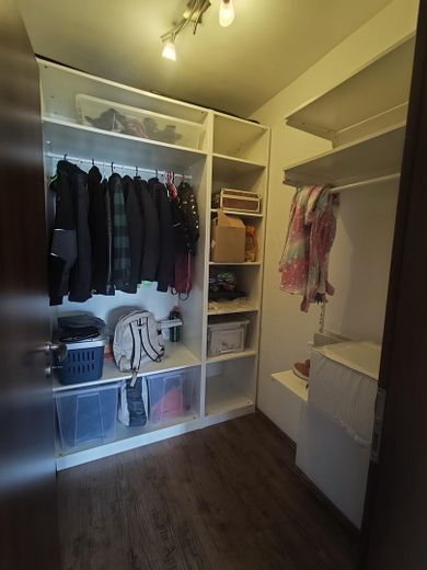 neuwertige smarte Stadtvilla in Bernau bei Berlin ideal für Familien – Ankleidezimmer