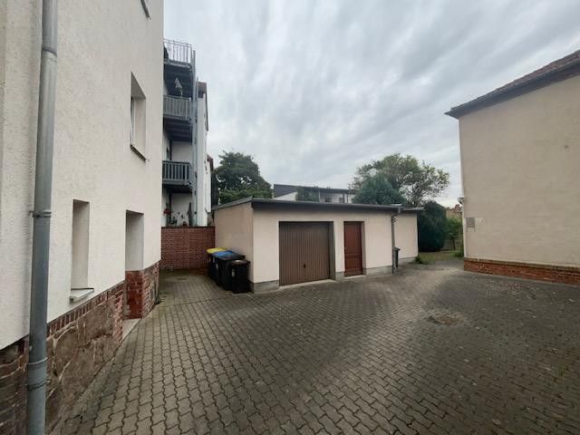 Edificio plurifamiliare con grande corpo posteriore e due garage – Innenhof Garage
