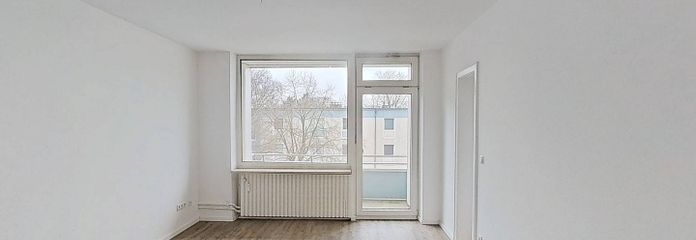 Idealne dla pary: mieszkanie 3-pokojowe z BALKONEM i ZABUDOWANĄ KUCHNIĄ – Ansicht I: Wohn-und Esszimmer