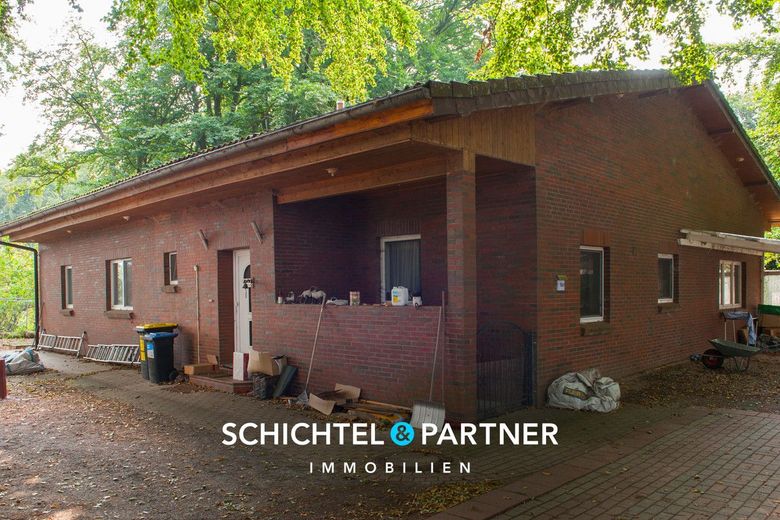 Farge | Solider Bungalow auf Waldgrundstück mit Doppelgarage – S&amp;P | Außenansicht
