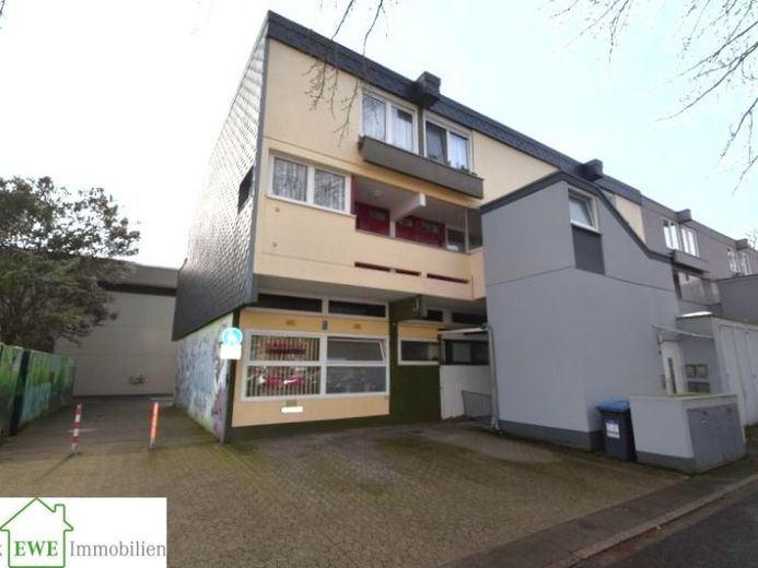 Objekt-Nr. 470, 40595 Düsseldorf Neuer Preis !
Wohn- und Geschäftshaus: 4Wohnungen, 2 Ladenlokale, – Foto 1