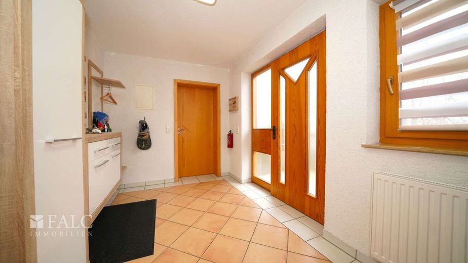 Dürfen wir vorstellen? Ihr Traumhaus! - FALC Immobilien – Breite Diele