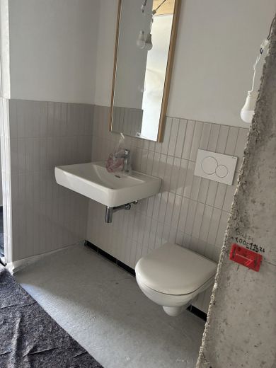 Erstbezug: Maisonette-Wohnung mit 2 Balkonen – Bad