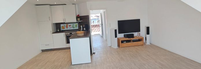 Prima occupazione dopo la ristrutturazione: luminoso appartamento mansardato, centro di Fürth
