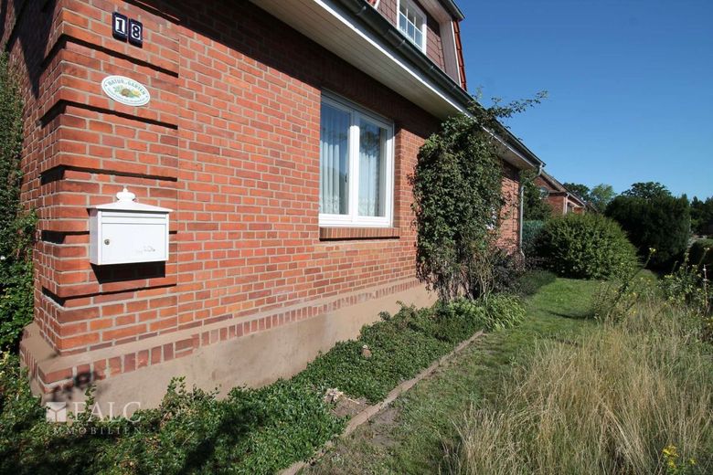 +++ Refugium für Mensch und Natur +++ – Außenansicht
