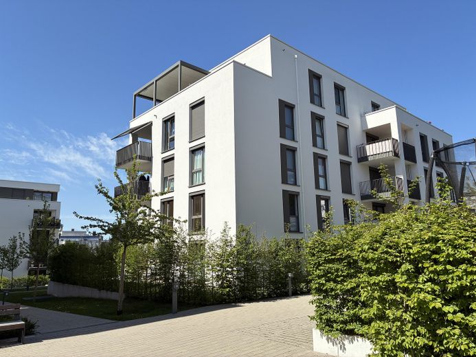 Neuwertige 4-Zimmer-Wohnung am Georgenberg | 2 TG-Stellplätze | Baujahr 2021 | provisionsfrei – Außenansicht Gebäude
