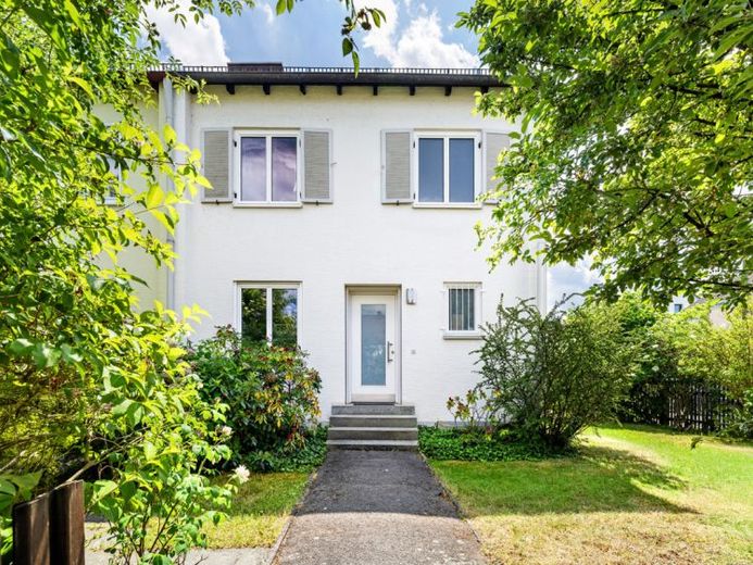 *KÄUFER-PROVISIONSFREI*: Charmantes REH mit großem Garten und Garage in Kriegshaber – Foto 1