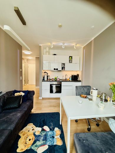 2 Zimmer Wohnung in Living 108 Apartmenthaus, Provisionsfrei, Aufzug, Sportraum, Dachterrasse – Wohnküche