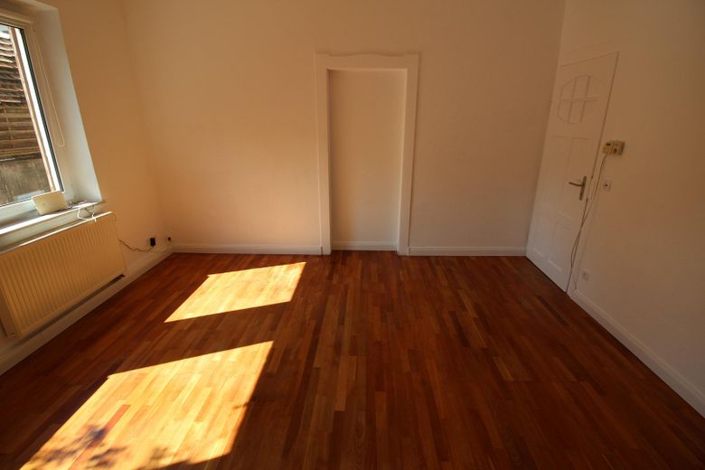 Frisch renovierte E.G Wohnung mit Balkon und Garten zur Mitnutzung – Foto 11