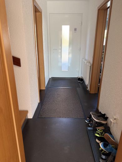 Schönes Haus mit Garten in Ratingen und Garage – Flur
